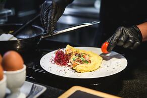 Renaissance Warsaw Airport Hotel, an Marriott International