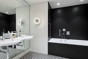 Renaissance Warsaw Airport Hotel, an Marriott International