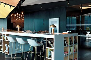 Renaissance Warsaw Airport Hotel, an Marriott International