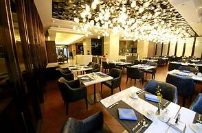 Howard Johnson Life Geckor Zhu