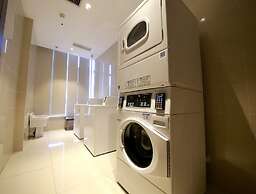 Howard Johnson Life Geckor Zhu