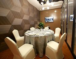 Howard Johnson Life Geckor Zhu