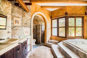 Selina Puerto Escondido