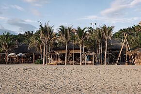 Selina Puerto Escondido