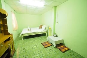 Ram Yai Homestay - Hostel