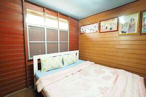 Ram Yai Homestay - Hostel