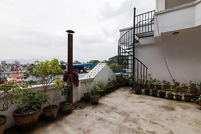 Four Red Doors Apartments