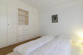 Four Red Doors Apartments