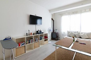 Four Red Doors Apartments