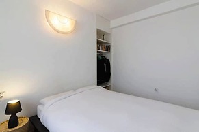 Four Red Doors Apartments