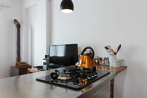 Four Red Doors Apartments