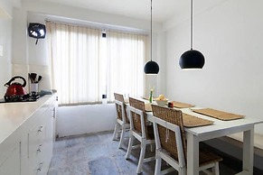 Four Red Doors Apartments