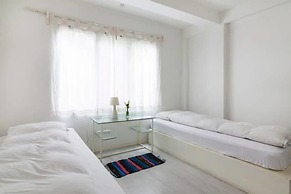 Four Red Doors Apartments