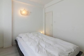 Four Red Doors Apartments