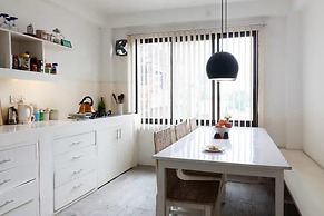 Four Red Doors Apartments