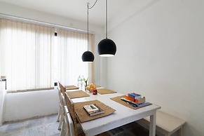 Four Red Doors Apartments