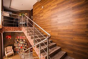 Zhemchug Village Hotel