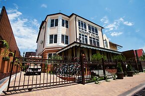 Zhemchug Village Hotel