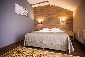 Zhemchug Village Hotel