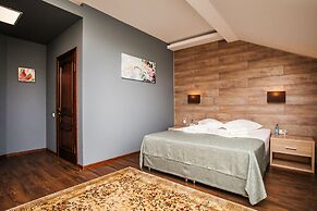 Zhemchug Village Hotel