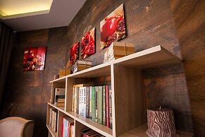 Zhemchug Village Hotel