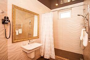 Zhemchug Village Hotel