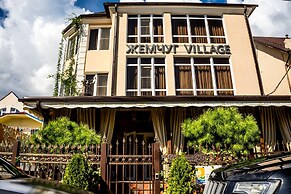 Zhemchug Village Hotel
