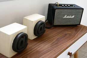 Apt Terrace & Garden - Bauhaus