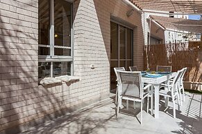 Apt Terrace & Garden - Bauhaus