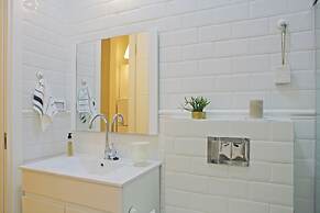 Apt Terrace & Garden - Bauhaus