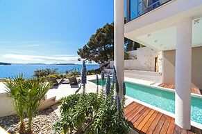 Golden Rays Luxury Villas