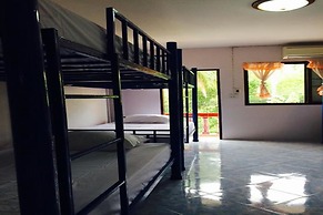 Domingo Hostel Phangan