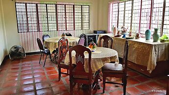 Royal Thee Bed & Breakfast
