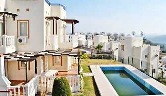 Turquoise Homes Adabuku 2 Bedrooms Pool