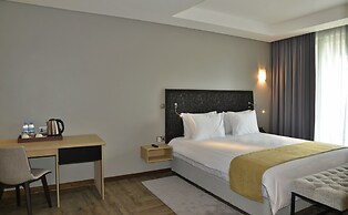 Mantis EPIC Hotel & Suites