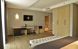 Mantis EPIC Hotel & Suites