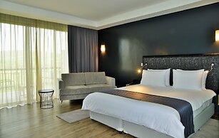 Mantis EPIC Hotel & Suites