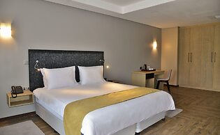 Mantis EPIC Hotel & Suites