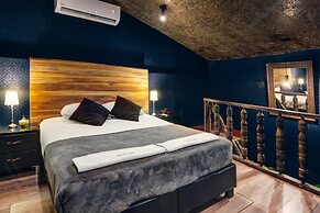 The Clock Hostel And Suites