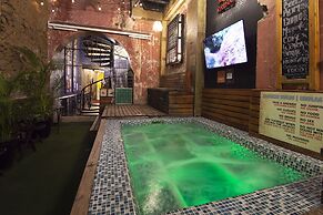 The Clock Hostel And Suites