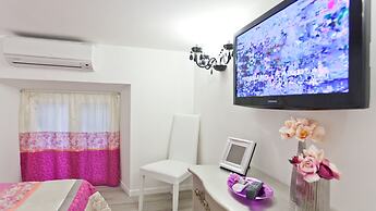 Rental In Rome Colour Colosseum Loft