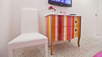 Rental In Rome Colour Colosseum Loft