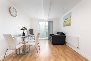 Skyvillion Tower Points - Tower Point Lovely apartment in Enfield Lond