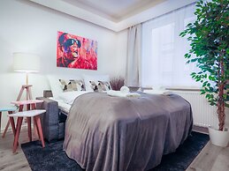 SKY9 Apartments City Center