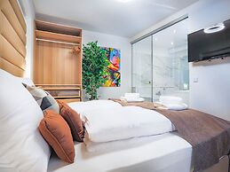 SKY9 Apartments City Center