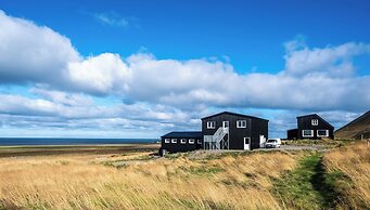 Dis Cottages