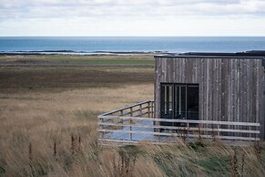 Dis Cottages