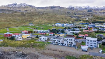 Dis Cottages