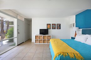 The Monkey Tree by AvantStay – Mid-Century Modern Oasis with Pool