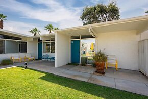The Monkey Tree by AvantStay – Mid-Century Modern Oasis with Pool